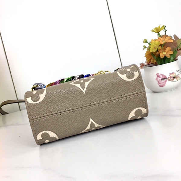 ルイヴィトンバッグ着用イメージ